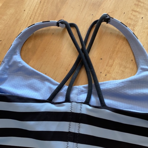 Lululemon Workout top - Picture 4 of 5